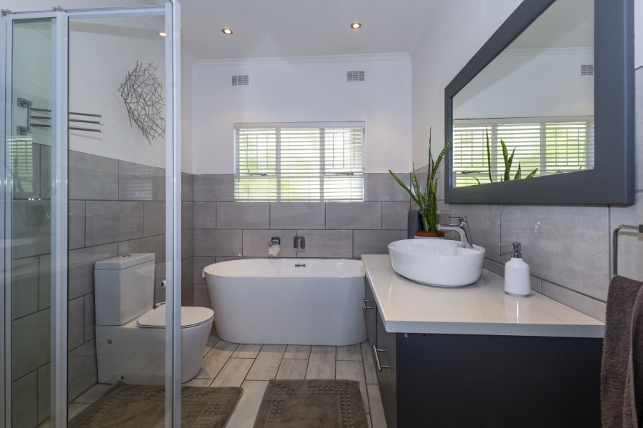 5 Bedroom Property for Sale in West Bank Eastern Cape